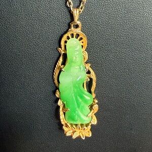 Vintage Jade /Jadeite Guanyin Pendan Nexklace